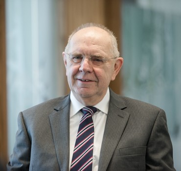 Struan Robertson, Senior indep. non-executive director
